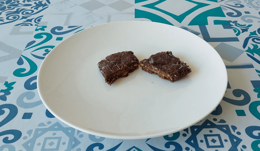 Frozen brownie with seeds